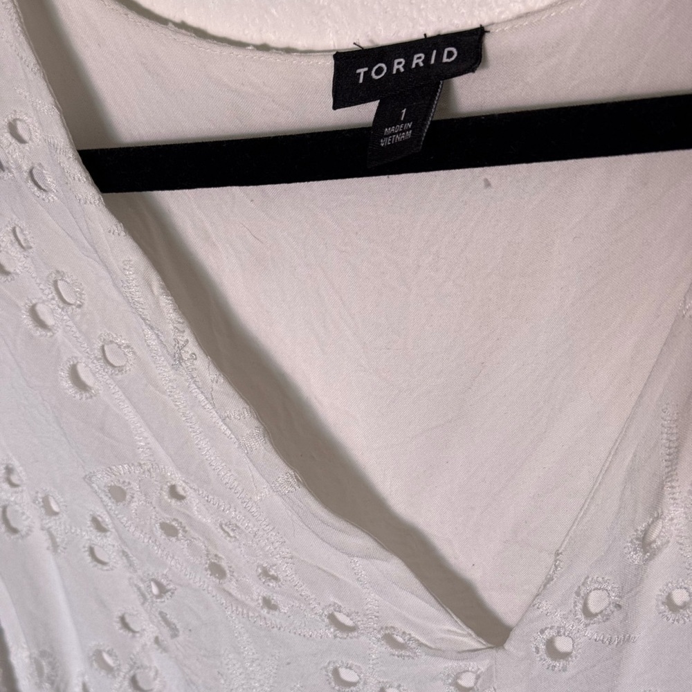 Torrid lace White Sleeveless Top size 1 - Picture 2 of 6